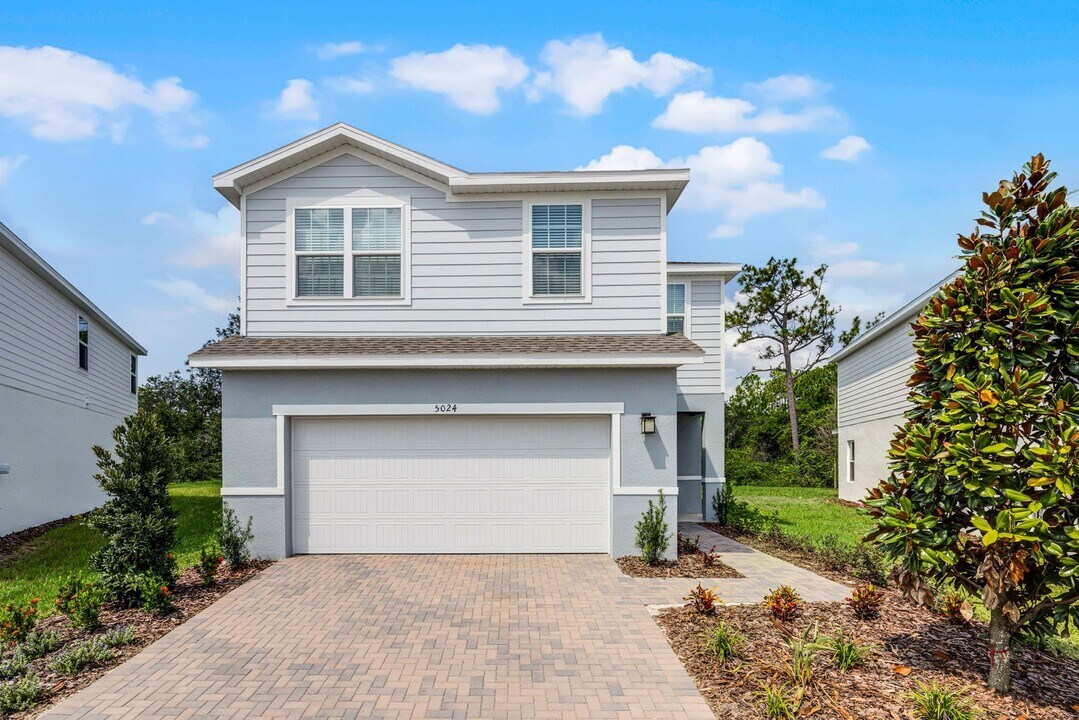 5024 Bear Lake Blvd in DeLand, FL - Building Photo