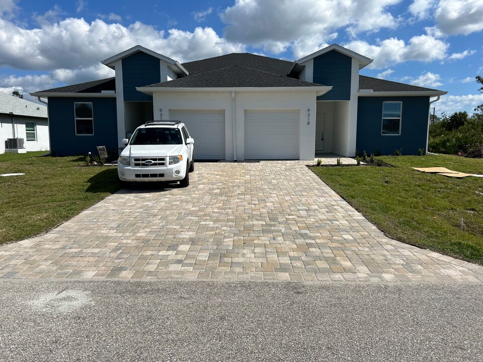 9316 Agate St in Port Charlotte, FL - Building Photo