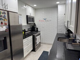 22-10 47th St in Queens, NY - Building Photo