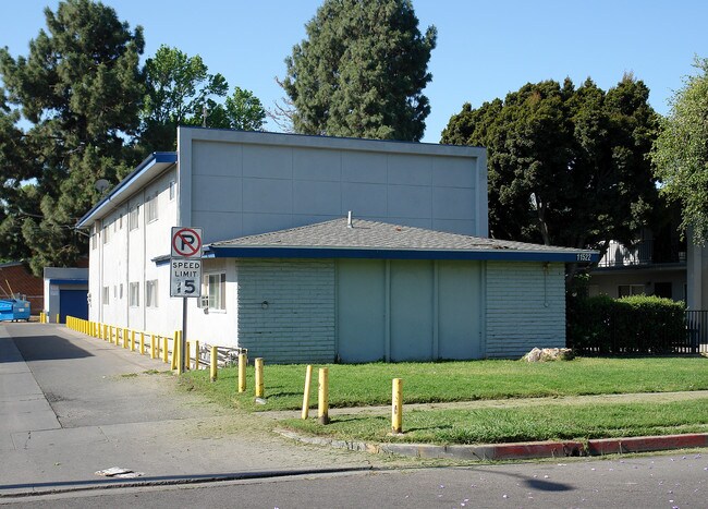 11522 Stuart Dr in Garden Grove, CA - Foto de edificio - Building Photo