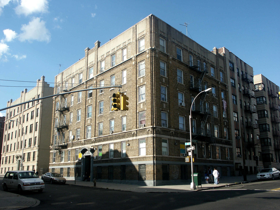 265 E 182nd St in Bronx, NY - Building Photo