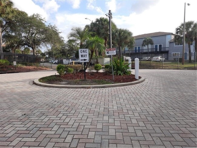 6324 Newtown Cir in Tampa, FL - Building Photo - Building Photo