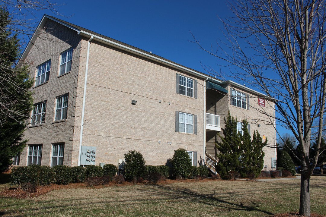 University Pointe Apartments in Elon, NC - Building Photo