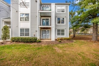 10001 Vanderbilt Cir, Unit 4-4 in Rockville, MD - Building Photo - Building Photo