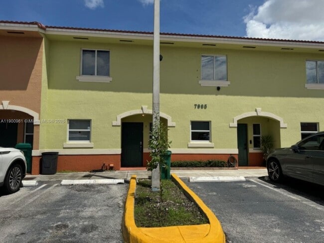 7965 NW 8th St, Unit 6 in Miami, FL - Building Photo - Building Photo