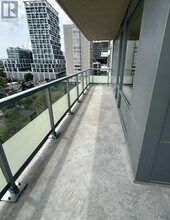 25-925 Holly St in Toronto, ON - Building Photo - Building Photo