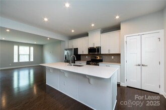 1736 Town Oak Ln in Charlotte, NC - Building Photo - Building Photo
