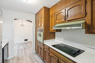 2600 Lantern Ln in College Park, GA - Building Photo - Building Photo
