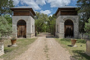 907 Crystal Creek Dr in Austin, TX - Building Photo
