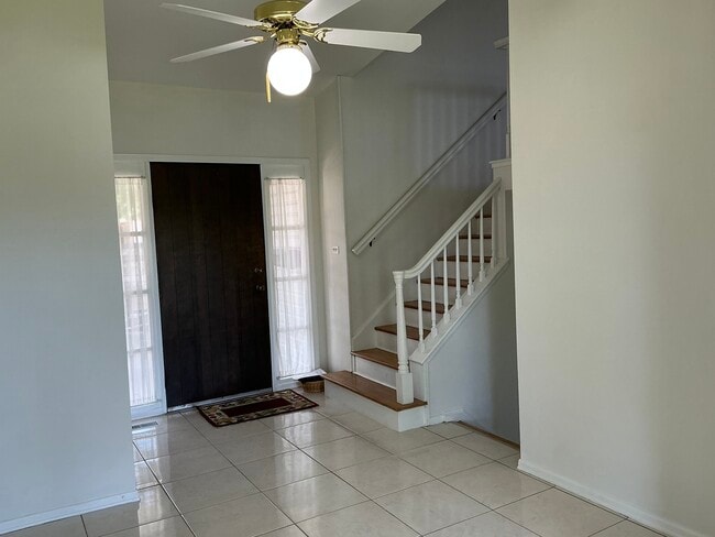 1930 N Lakeside Plaza in Hoffman Estates, IL - Building Photo - Building Photo