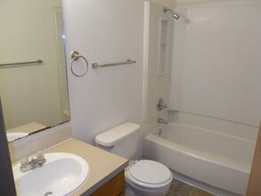 3608 Westridge Dr in Lawrence, KS - Building Photo - Building Photo