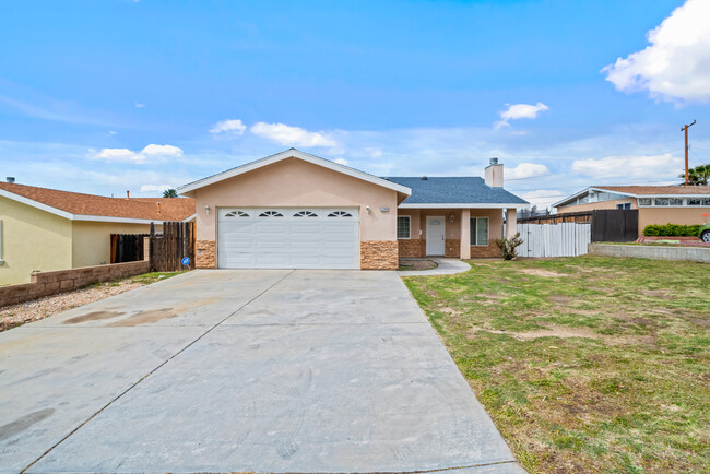 5392 Dogwood St in San Bernardino, CA - Building Photo - Building Photo