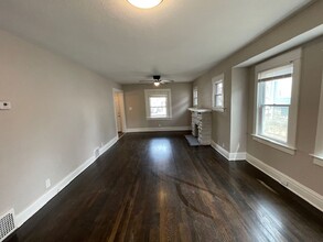 3011 E 37th St in Kansas City, MO - Building Photo - Building Photo
