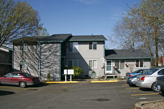 The Grail Apartments in Portland, OR - Building Photo - Building Photo