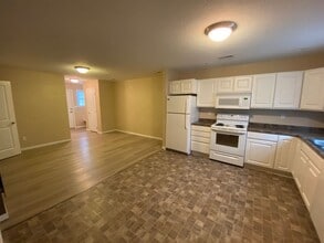 804 E Lincoln Ave in Indianola, IA - Building Photo - Building Photo