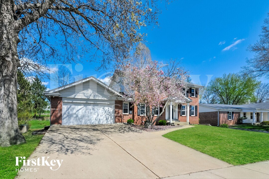 14545 Appalachian Trail in Chesterfield, MO - Foto de edificio