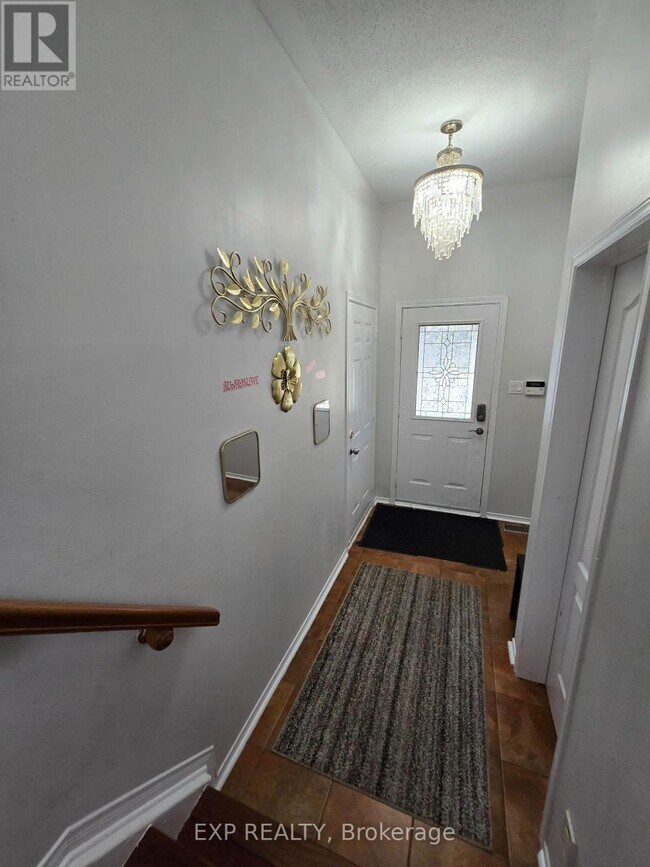 700 Carmella Crescent in Ottawa, ON - Building Photo - Building Photo