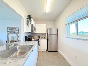 3626 NE 168th St in North Miami Beach, FL - Building Photo - Building Photo