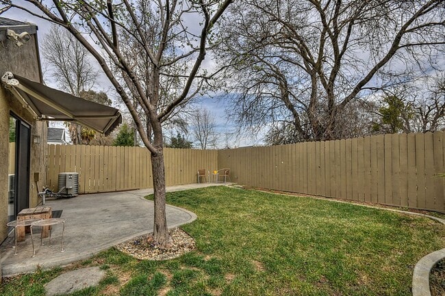 2241 Sandcastle Way in Sacramento, CA - Building Photo - Building Photo