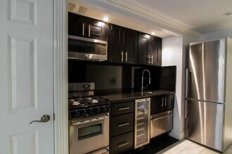 345 W 53rd St, Unit A in New York, NY - Building Photo - Building Photo