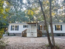 2243 Limerick Rd in Midway, GA - Building Photo