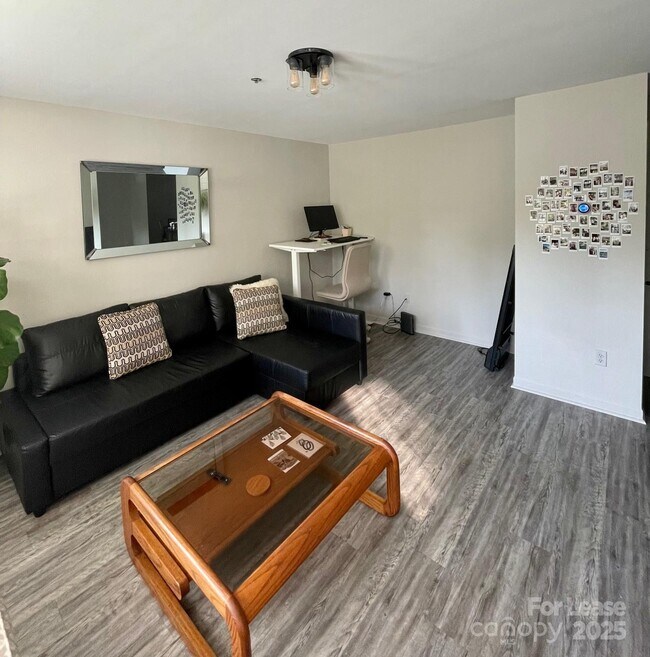525 Olmsted Park Pl in Charlotte, NC - Building Photo - Building Photo
