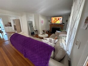 45 Central Pkwy in Huntington, NY - Building Photo - Building Photo