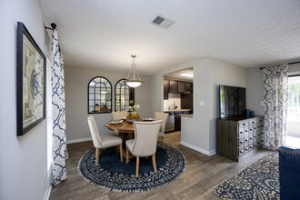 Park at Abernathy Square Apartments in Sandy Springs, GA - Building Photo - Interior Photo