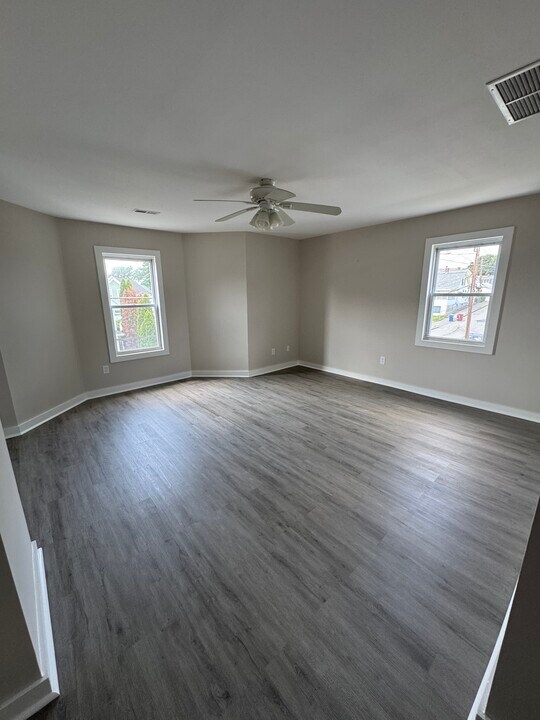 45 Stanley St, Unit Apartment 2 in Lowell, MA - Building Photo