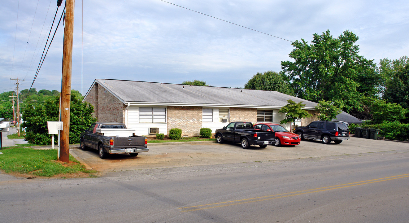 2431-2447 Old Knoxville Pike in Maryville, TN - Building Photo