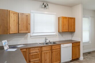 728 E Mission Ave in Spokane, WA - Building Photo - Building Photo