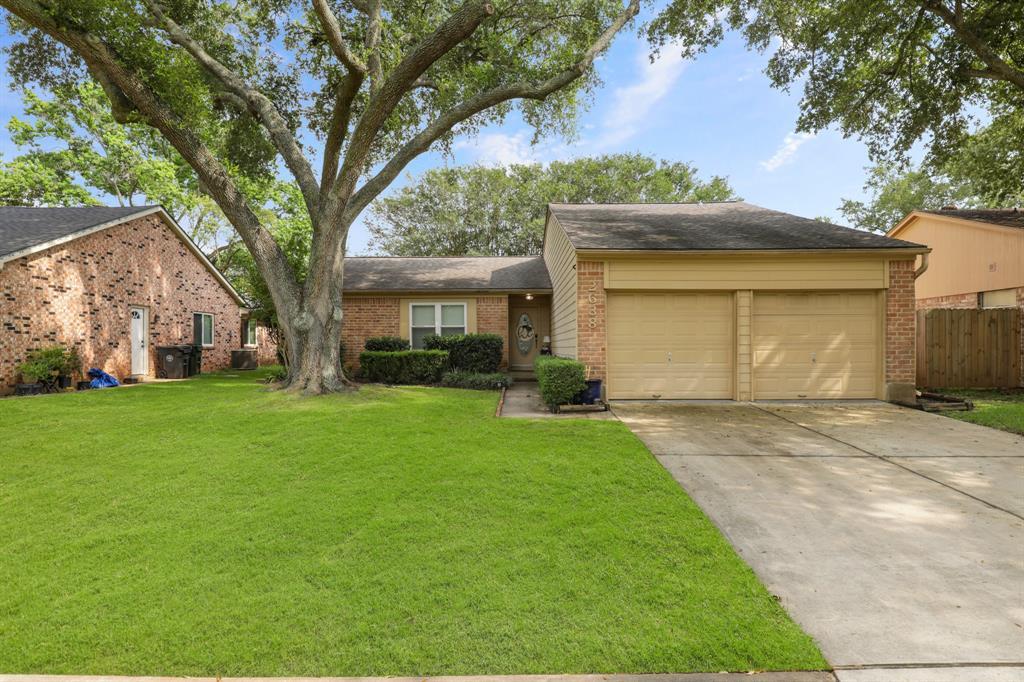 2638 Coopers Post Ln in Sugar Land, TX - Foto de edificio