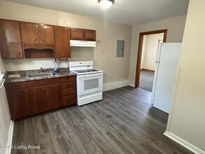 136 E Harrison Ave in Clarksville, IN - Building Photo - Building Photo