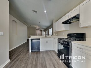 7520 Oxford Garden Cir in Apollo Beach, FL - Building Photo - Building Photo