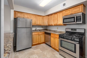 Berdan Court in Wayne, NJ - Foto de edificio - Interior Photo