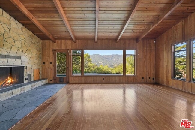 21277 Entrada Rd in Topanga, CA - Building Photo - Building Photo