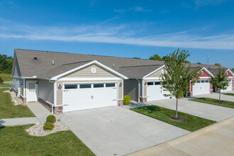 Redwood Sugarcreek Township in Dayton, OH - Foto de edificio - Building Photo