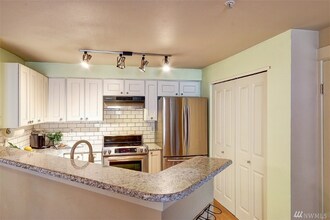 7711 NE 175th St in Kenmore, WA - Building Photo - Building Photo