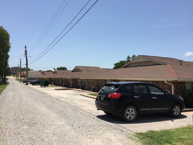 Katherine Apartments in Bartlesville, OK - Building Photo - Building Photo