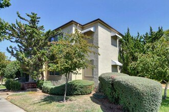 3143 Freeport Blvd, Unit 2 in Sacramento, CA - Building Photo - Building Photo