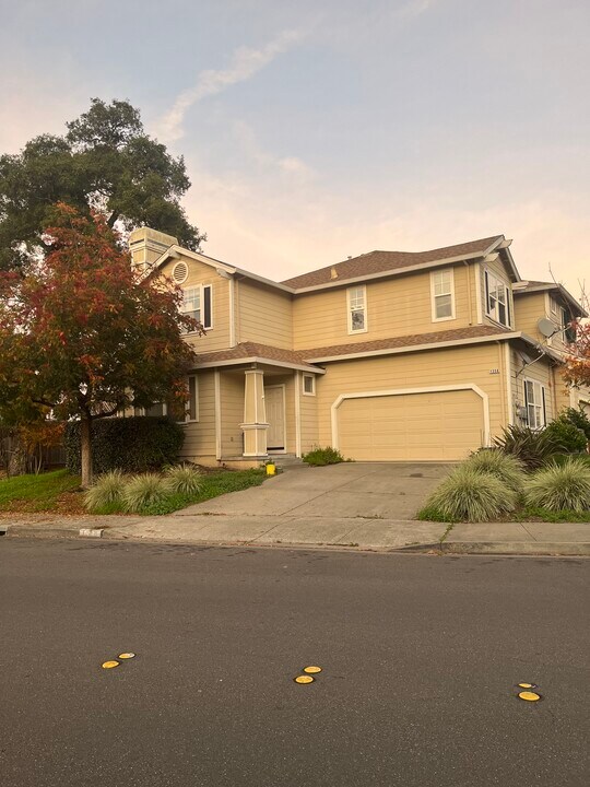 1358 Cadence Way in Santa Rosa, CA - Building Photo