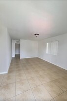 3392 SW 24th St in Miami, FL - Building Photo