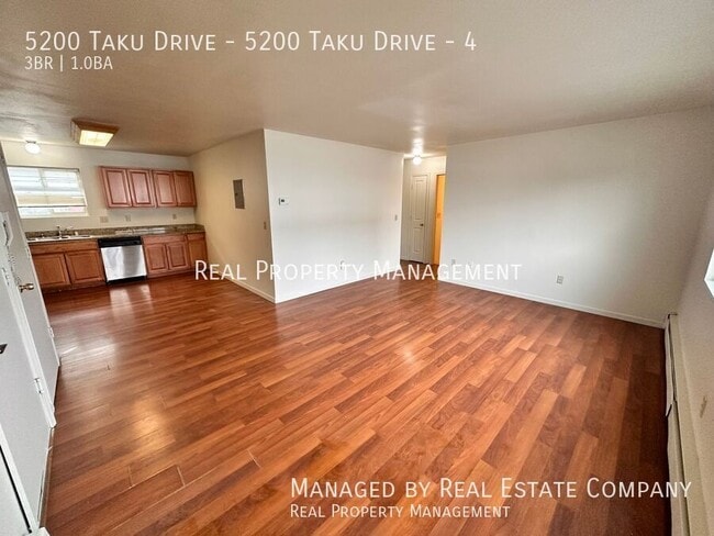 5200 Taku Dr in Anchorage, AK - Building Photo - Building Photo