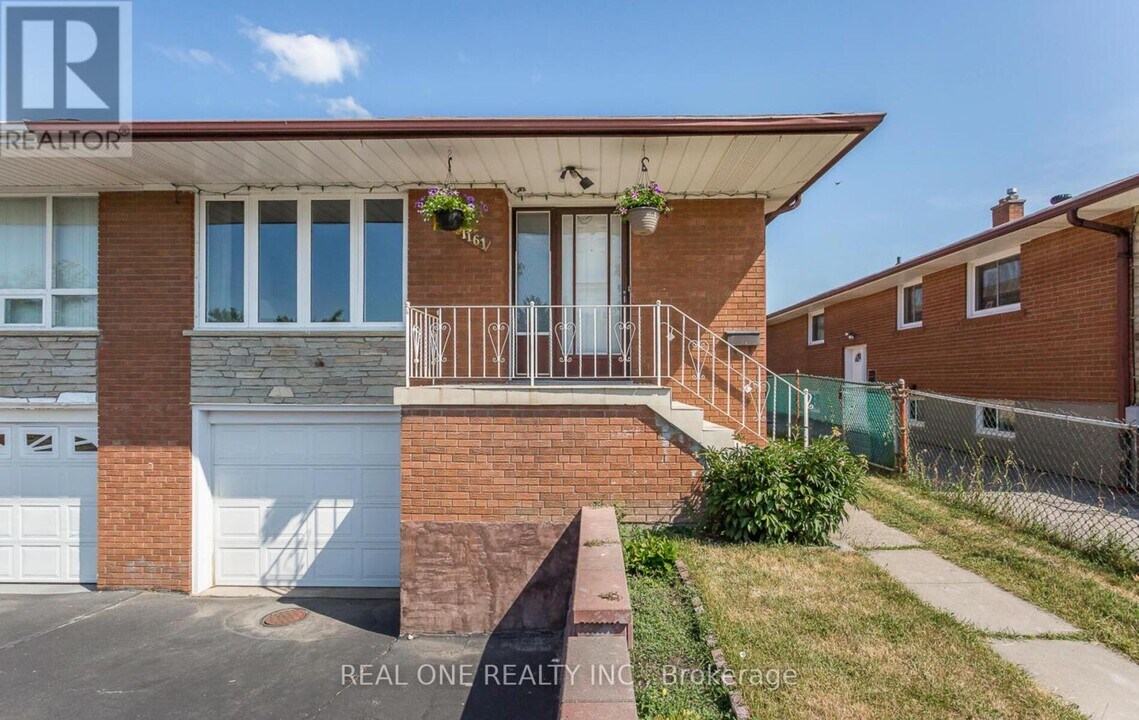 1161 Shadeland Dr in Mississauga, ON - Building Photo
