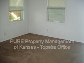 2412 SW Seabrook Ave in Topeka, KS - Building Photo - Building Photo