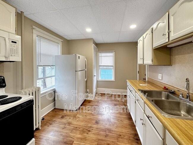 property at 2205 W 4th St