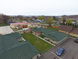 306 E S St in Yakima, WA - Building Photo