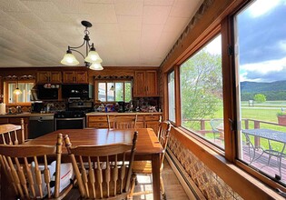 5989 Ryegate Rd in East Ryegate, VT - Foto de edificio - Interior Photo