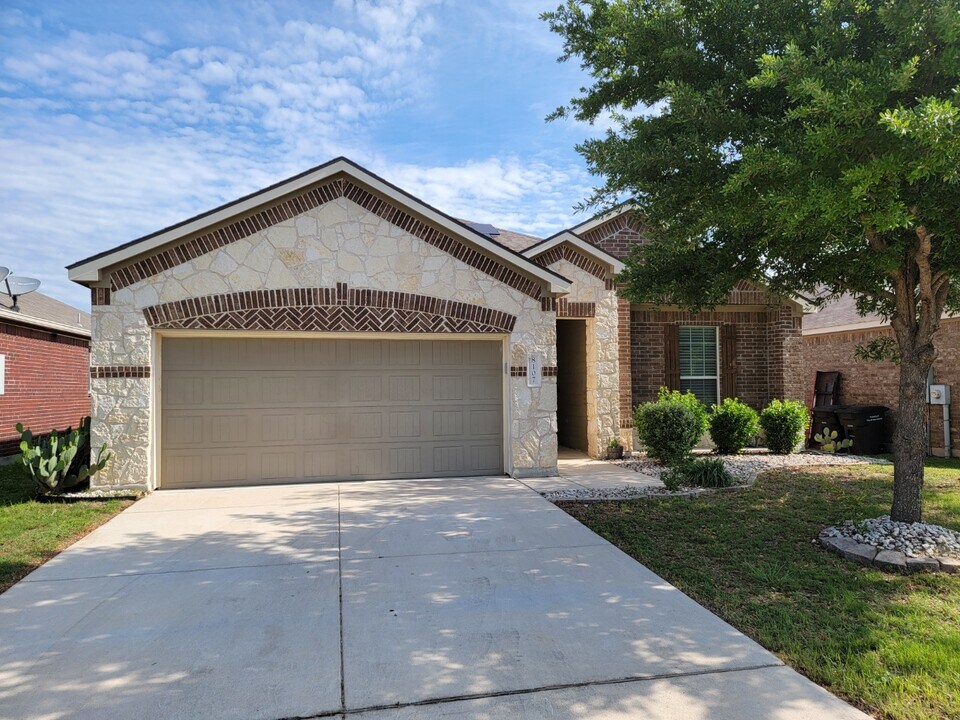 8107 Rustic Terrace in San Antonio, TX - Building Photo