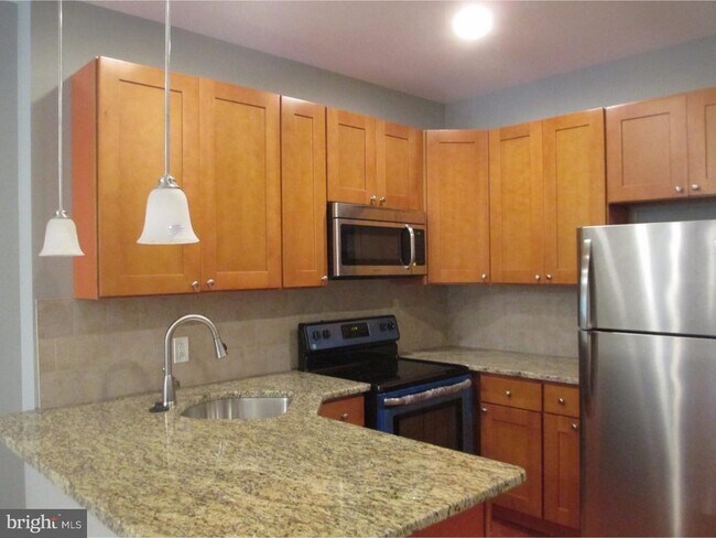 1253 S 27th St in Philadelphia, PA - Building Photo - Building Photo